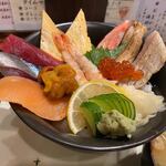 Sushi kaisen itto gongou - 海鮮丼は刺身が丼からはみだすビジュアルも味も素晴らしい海鮮丼。
                         
                        海鮮丼は添えられたごまだれでいただきました。
