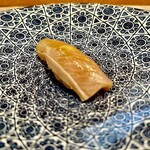 丸喜すし - 林檎のチップで燻した桜鱒の漬け