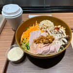 WithGreen - 低温ローストポークのサラダ、ナッツのドレッシングMサイズ1310円