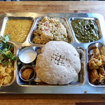 too much india - North Indian Veg Thali 1,800円