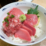 海玄 - まぐろ丼のアップ…美しいですね