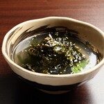 Yakiniku Ushinomaki - 韓国海苔の香り引き立つ、韓国のりスープ　¥548