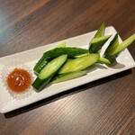 Yakiniku Ushinomaki - サンチュ味噌で食べる新鮮なきゅうり　　　　¥429