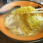 虎 - 麺は中太ちぢれ