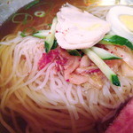 李朝園 - 冷麺、アップ