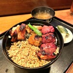 鳥与志 - 焼き鳥丼 