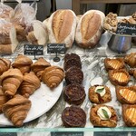 SAISON bakery&coffee - 壮観なパンのバリエーション！