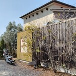 Italian Trattoria Ranocchio - 店の外観と「カブ」・２