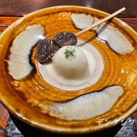 デンクシフロリ - 一品目。蕪がトロけました。ソースは濃厚ですが、野菜そのものが生かされる絶妙なバランスでした。