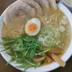 Menyakikyou - 塩チャーシュー麺¥1,000 大盛サービス　サテライトアングル