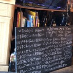 KING LION スリランカレストラン＆バー - 内観　夜メニュー　惹かれる