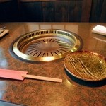 焼肉 松喜 - テーブル風景。