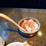 焼肉 松喜 - 大根おろし。汁気は絞ってありました。