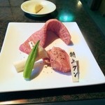 焼肉 松喜 - イチボ　特上タン。