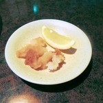 焼肉 松喜 - お肉に付けずにおつまみにします。