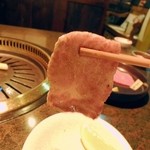 焼肉 松喜 - パクッといきます。