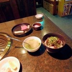 焼肉 松喜 - ソボロ丼とスープ。