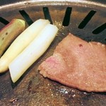 焼肉 松喜 - ホワイトアスパラも美味しい。
