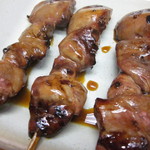 鳥やき串英 - 焼き鳥レバー（たれ）　1本180円