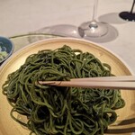 蕎麦粉懐石 銀座てあん - 蕎麦を手繰る