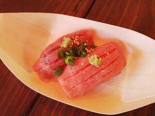 信州和牛専門店 まる牛 - 霜降り握り　1200円