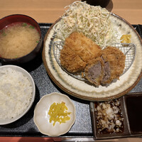 すき焼き 串カツ はるな 本町店 - 厚切りロース、ヒレカツ（友達と半々のシェア）