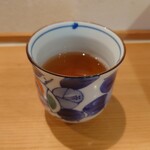 お料理ひろせ - いつでも熱々で提供される、美味しい焙じ茶。