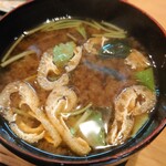 お料理ひろせ - 出汁が効いた絶品お味噌汁には三つ葉が放されています。