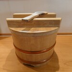 お料理ひろせ - お櫃で提供されるご飯は追加もできます。