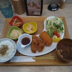 チャワン - 広島県産牡蠣フライと蟹入りクリームコロッケ