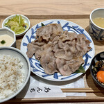 Anchisuteki Tororo Mugimeshi Butamaru - 