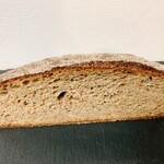 ひととわ - 全粒粉。しっとりねっとり。発酵バターがよくあいます。