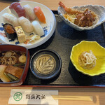 Sushi To Yakiniku Zenibakoooyama - 寿司ランチ