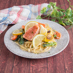 Salmon and grilled lemon cream pasta