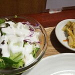 キッチン ブルー グローブ - サラダ、お新香のアップ