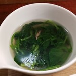 キッチン ブルー グローブ - ほうれん草スープのアップ