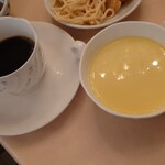 Resutoram Monte - ○スープ
                      ディスペンサーでの提供だった。
                      マトモな味わいで普通に美味しい。
                      
                      ○コーヒー
                      かなり時間経過してる
                      酸味が変質した味わい？