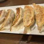 台湾料理 師記 - 餃子は大きいけど……