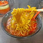 Uma Kara Tammen Arakiya - 麺は「サッポロ製麺」の特製の太麺