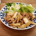 遊食屋 楽 - エリンギと豚肉のオイスターソース炒め