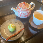 加賀藩御用菓子司 森八 - 加賀献上棒茶と上生菓子のセット（950円）