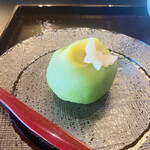 加賀藩御用菓子司 森八 - 上生菓子は、青楊（黒こしあん）を選びました。