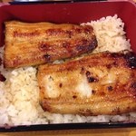 鰻将本店 - なんで通り道に鰻屋さんがあるのだろう。深夜でも食べられる鰻屋さんです。にしても、小さっ（笑）