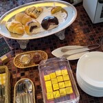 ネコノテカフェ - 料理写真:食べ放題のパン