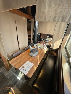 Yakiniku Ushinomaki - 各テーブル暖簾で区切られています