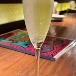 Taverna BARBA - お酒①ラルス・スプマンテ・ブリュット・トレッビアーノ(スパークリングワイン、イタリア)(税込600円)
                        葡萄品種:トレッビアーノ100%
                        泡に元気が無かった