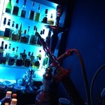 シーシャ バー - 水パイプ☆Sheesha☆本日はハニーフレーバー☆肺いっぱいに吸って、鼻からスハァーと出して香りを堪能する…まったりと落ち着けるのがシーシャのいいところ( ´ ▽ ` )ﾉ