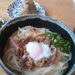 手打ちうどん よしの - にくぶっかけうどん（大）とかしわむすび
