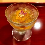 銀座 きた川 - 薄い豆　ウニなどの土佐酢ジュレ