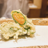 日本橋 蕎ノ字 - キタムラサキウニの大葉の天ぷら